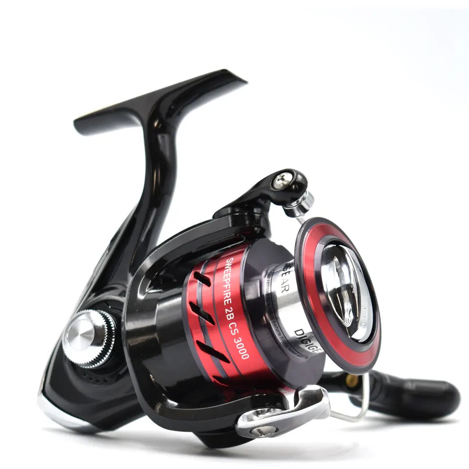Carretel de pesca giratório Daiwa-SWEEPFIRE CS, carretel de metal ABS, poder 2-8kg, engrenagem dura, 1500-5000